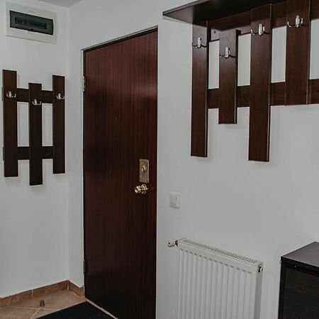 Hugo Mountain Apartment Sinaia Bagian luar foto